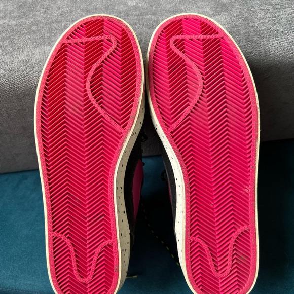 Nike Bubble Gum Pink Suede Sneakers 6.5 - Picture 3 of 4